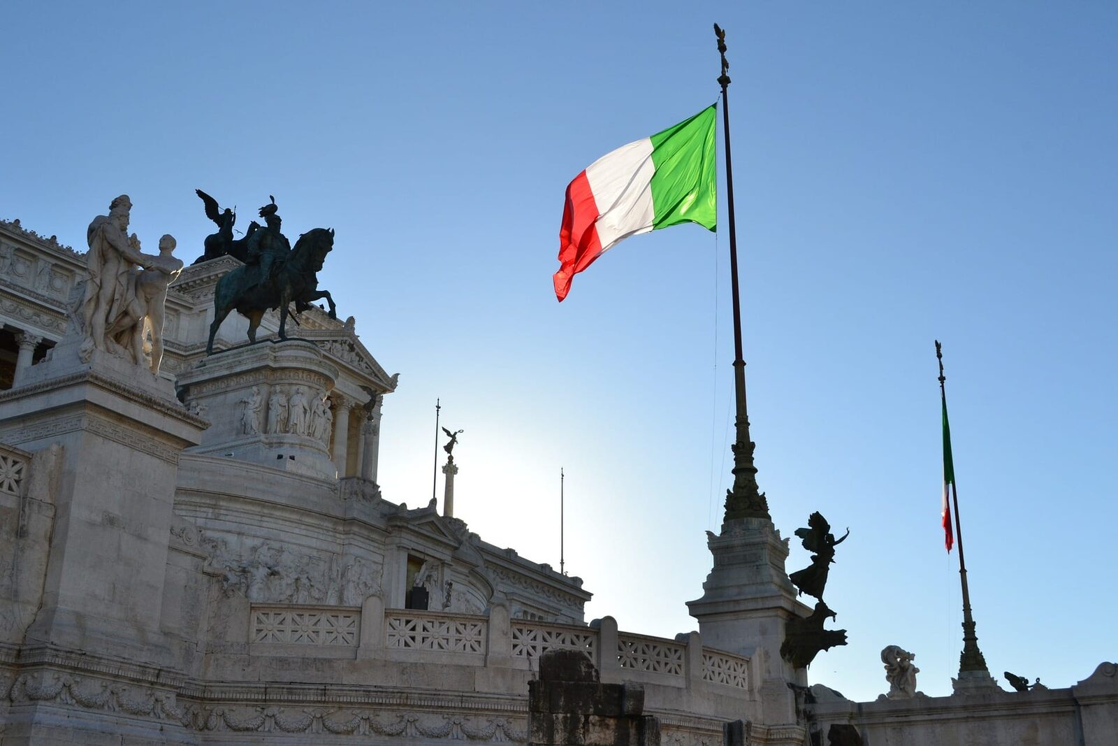 Spania, sub lupă: Italia strânge cureaua pe zboruri și porturi