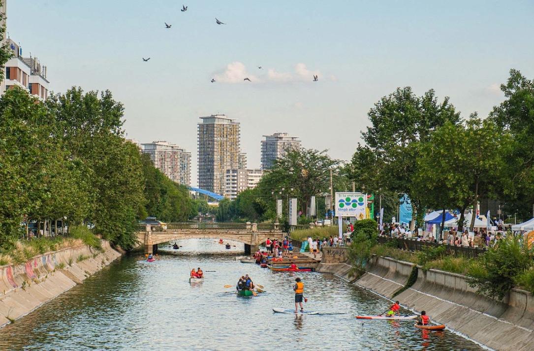 București: Caiace gratuite pe Dâmbovița