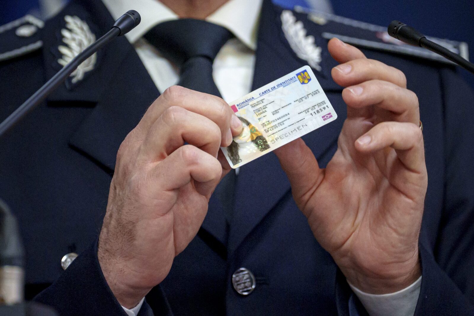 MAI prelungește gratuitatea cărților electronice de identitate