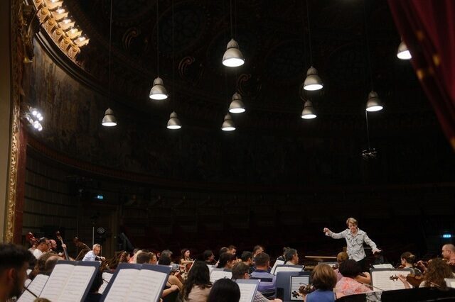Alsop, discipolă Bernstein, debutează la București la „Enescu”