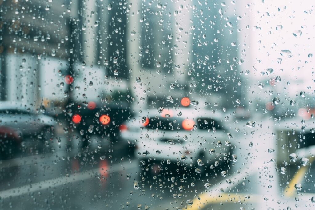 Cod Roșu: Averse, Grindină și Vânt! 30 de Județe Sub AlerTĂ