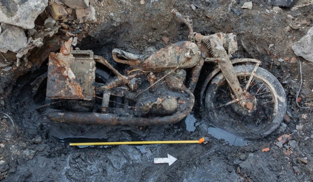 Rămășițe germane, motocicletă militară, descoperite pe câmpul de luptă