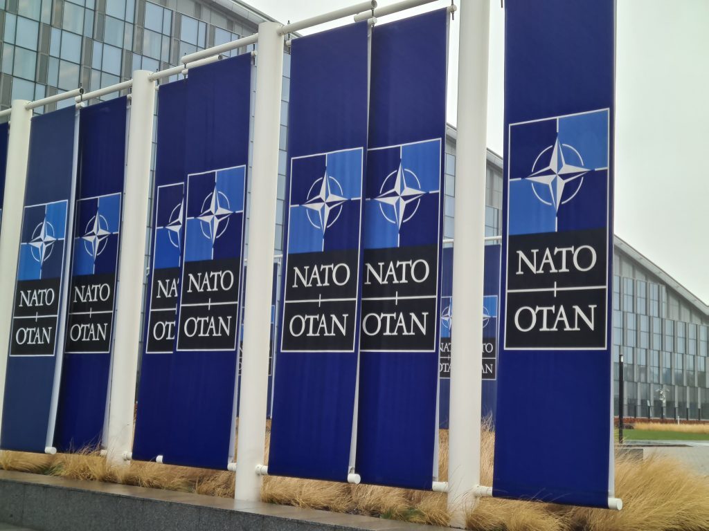NATO: Ambasadorii discută încălcări aeriene în Polonia și România
