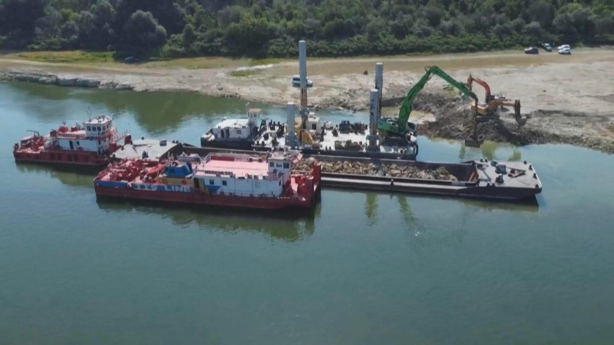 BARJE BLOCATE PE BALA: CERNĂVODĂ RISCĂ CRIZA APEI