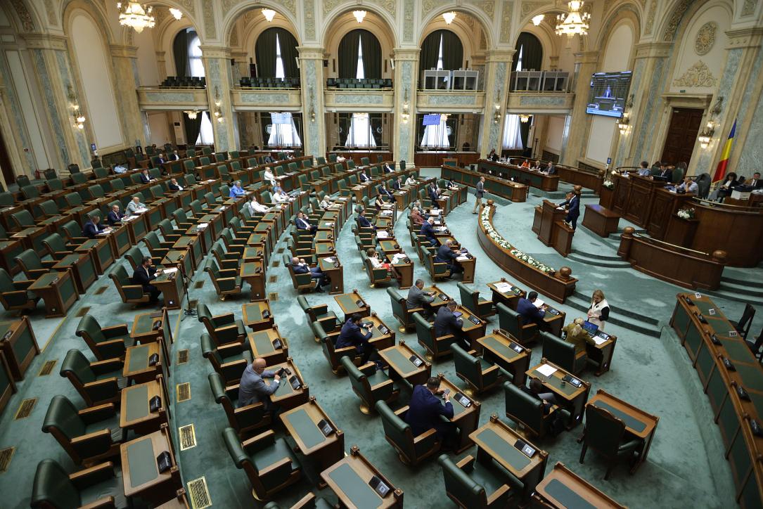 Parlament: Lege controversată de integritate, Primarul Timișoarei, un mandat anulat