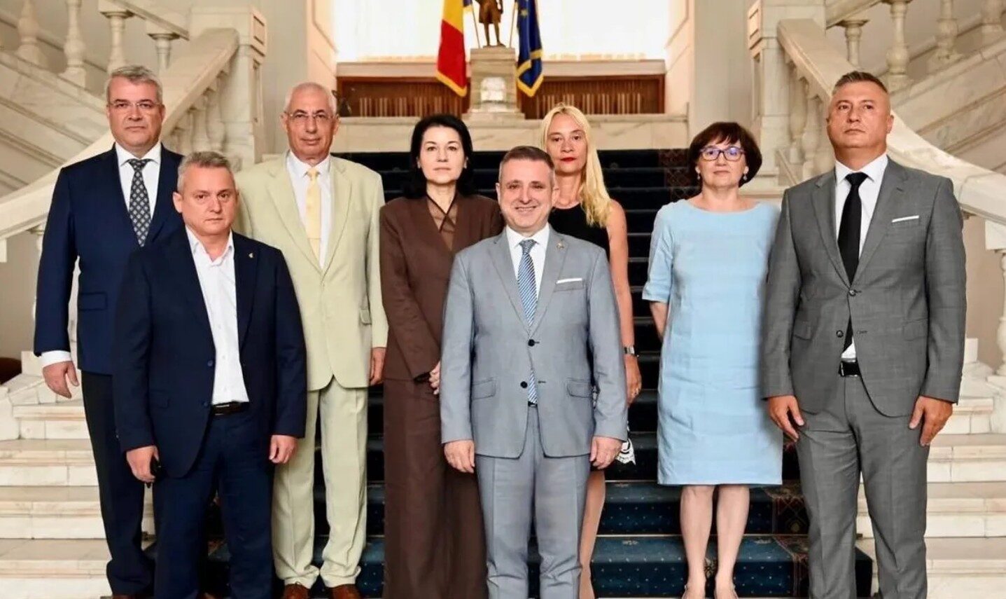Foști judecători de la Înalta Curte, notari pe „banda rulantă”
