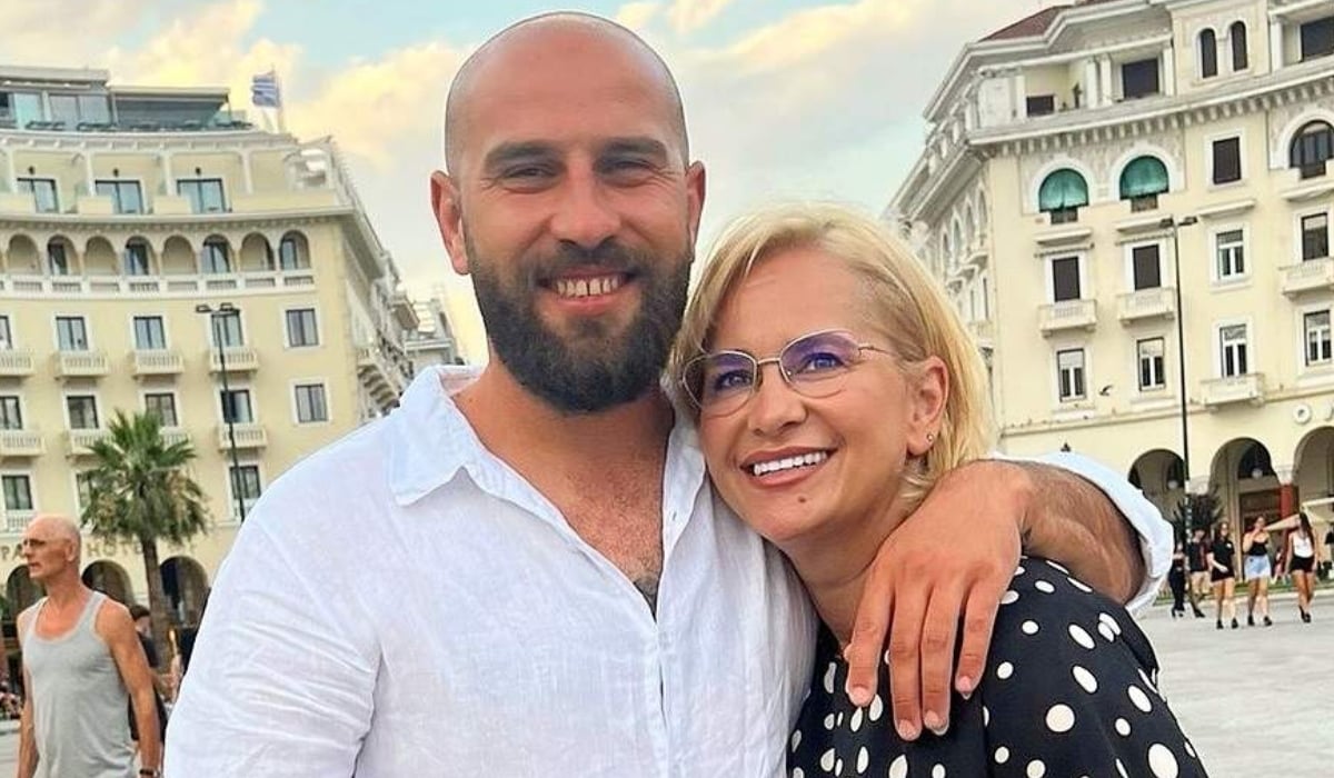 Paula Chirilă, pe plajă în Grecia, cu noul iubit