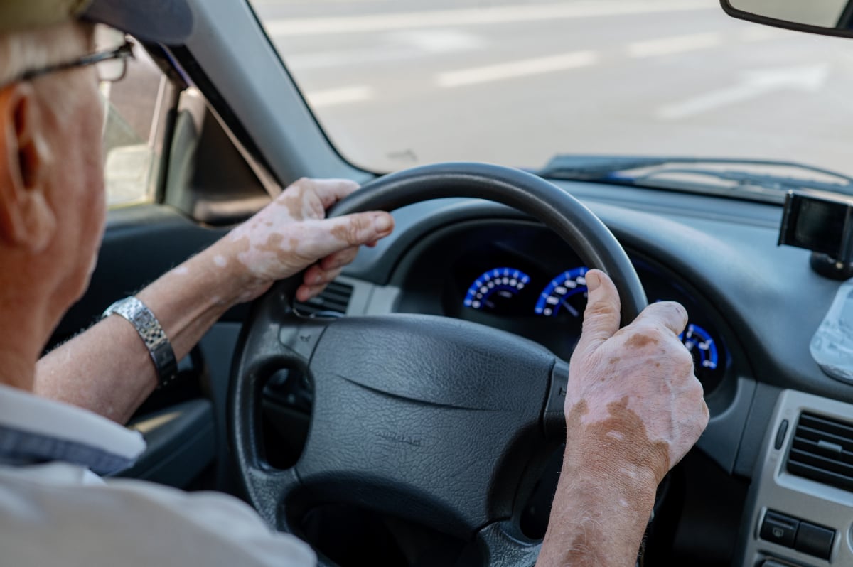 Pensionar italian a intrat cu mașina-n bicicliști după ce s-a certat