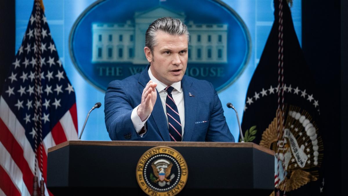 Hegseth, atacat de republicani: A blocat democrații la ușa bugetului Apărării