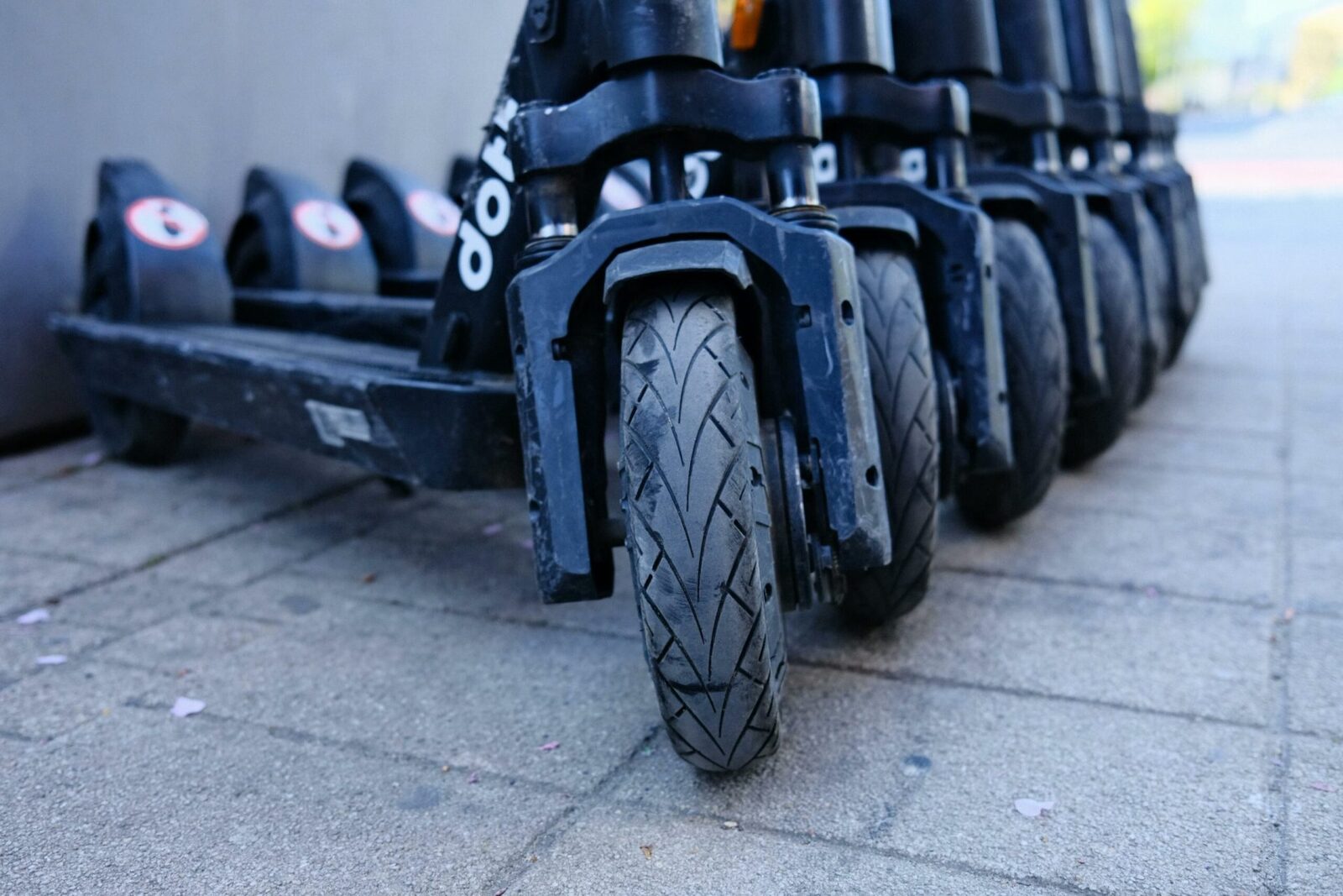 Trotinete electrice, risc triplu de traumatisme craniene față de motoare