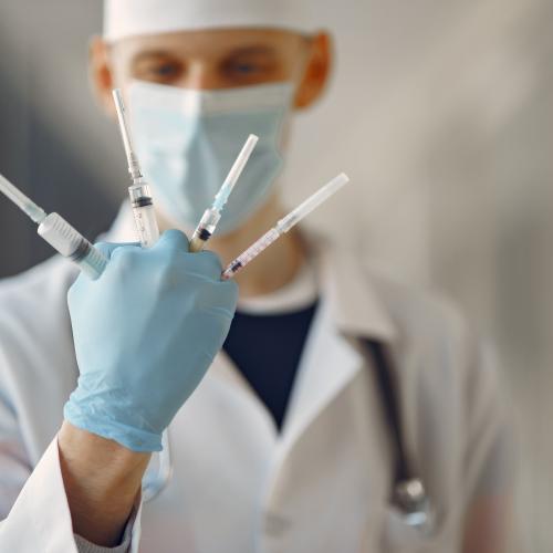 Sănătatea publică, pe minus: 8.200 de joburi deschise în privat
