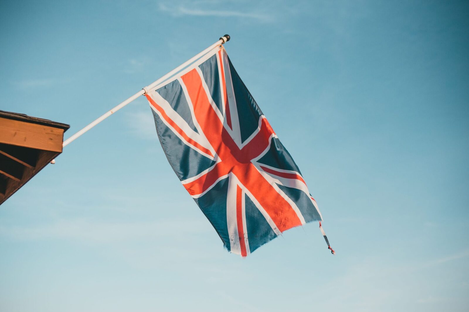 Londra lovește rușii: Sancțiuni dure pe lanțul lor militar și financiar
