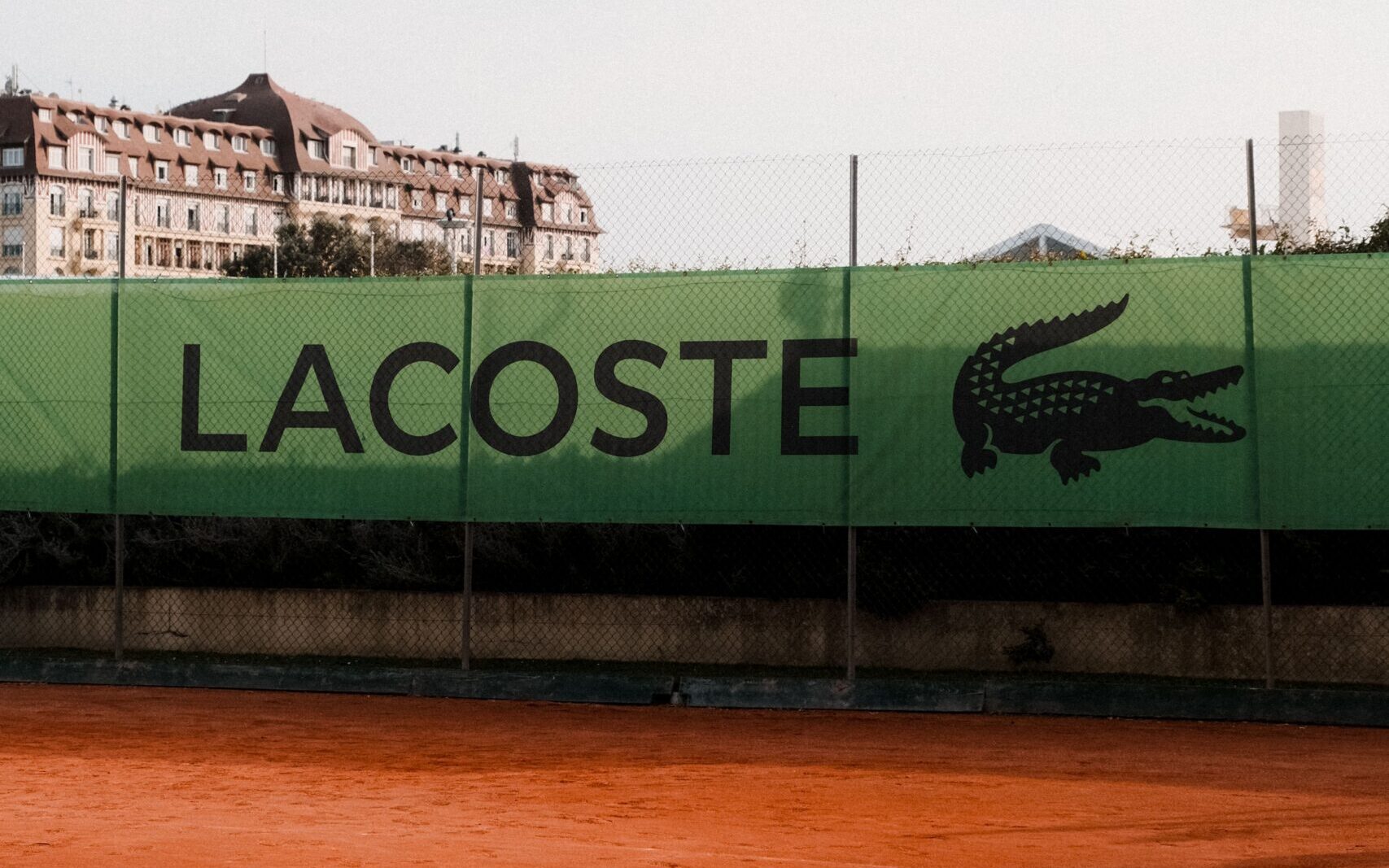 Lacoste, amendată cu 10 milioane euro de fiscul român