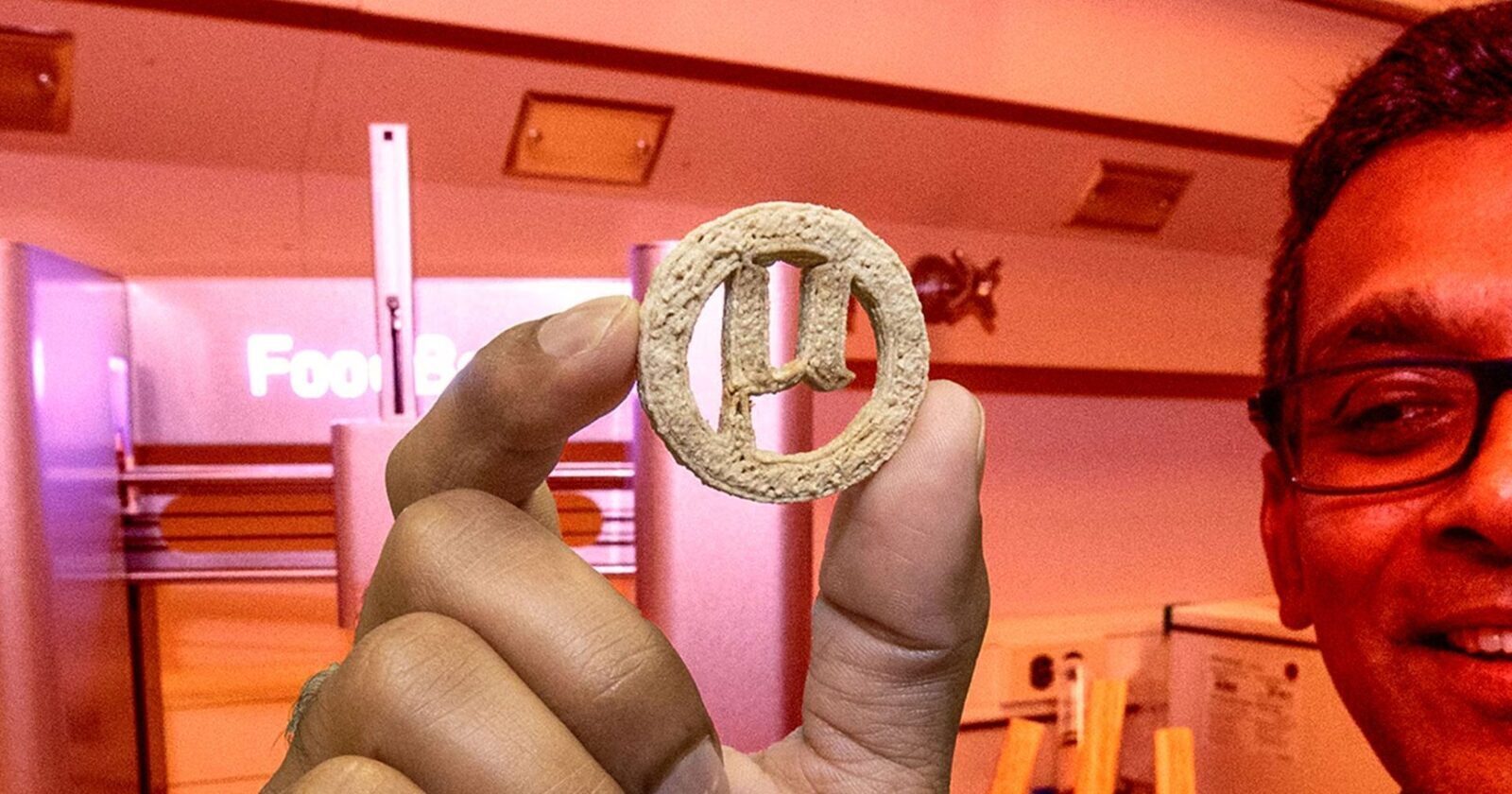 Biscuiți din plastic, revoluție în reciclare cu drojdie genetică