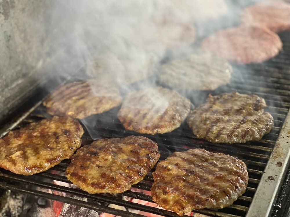 Pljeskavica sârbești: Acasă, mai bune ca burgerii