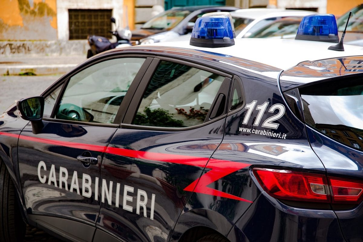 Româncă însărcinată jefuiește femeie în Italia, fură Rolex