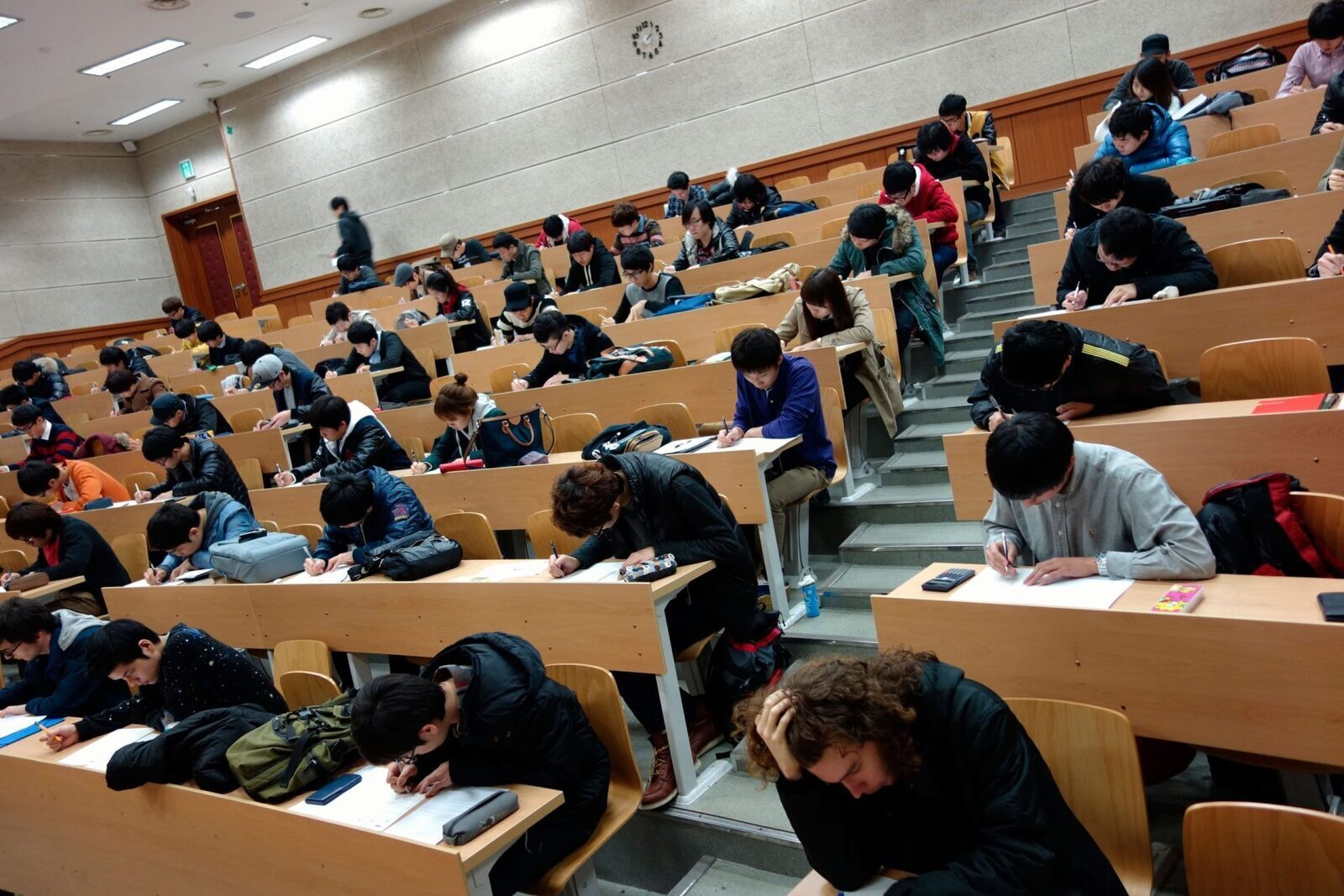 Facultate din România, șoc: 60% candidați mai puțini, locuri libere la toamnă