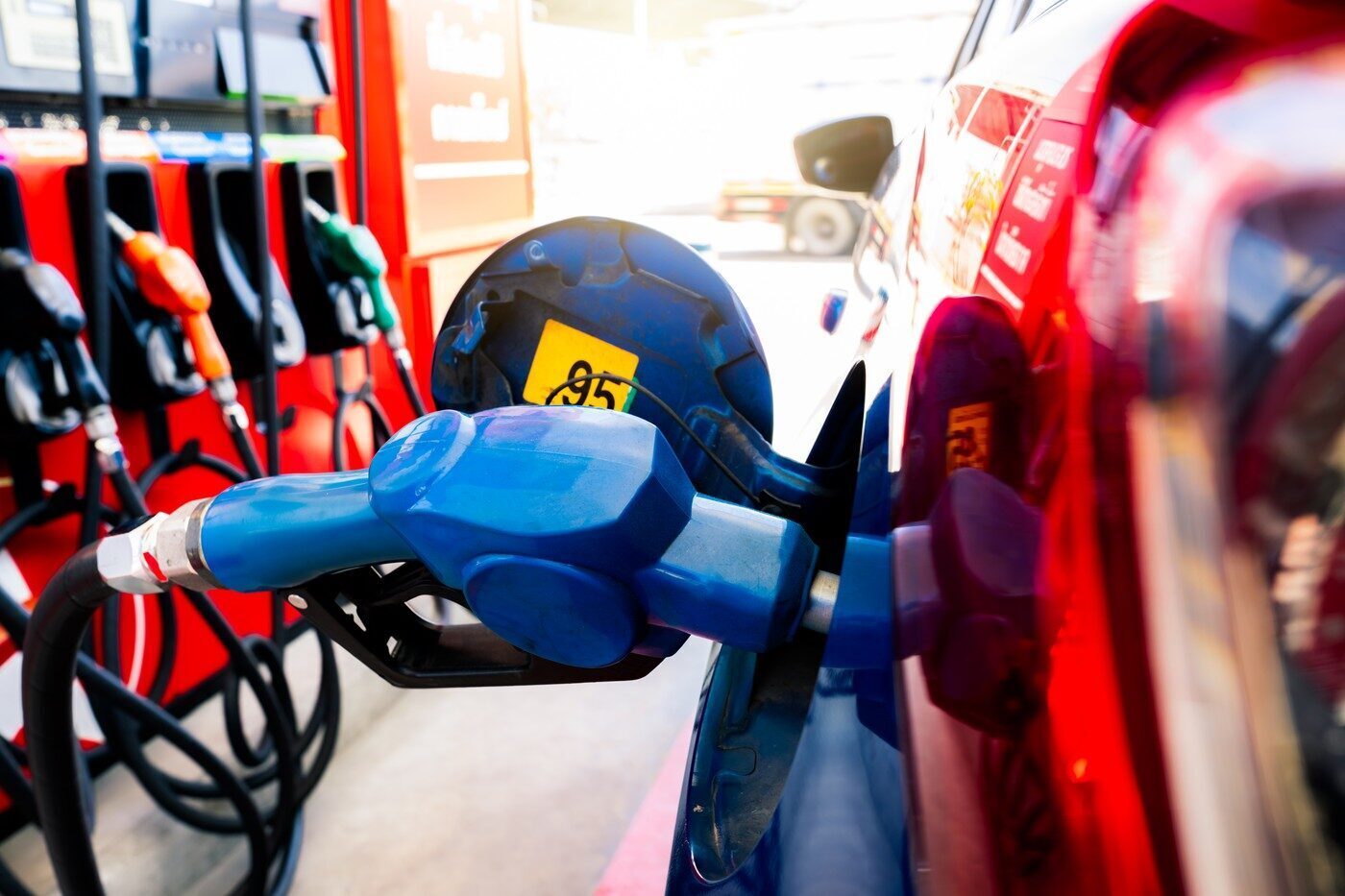 Prețuri carburanți joi, 27 august: Cât costă un plin acum