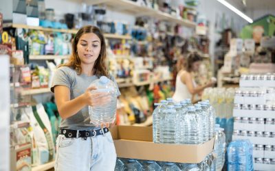 România: Românii plătesc mai mult ca italienii pentru apă îmbuteliată