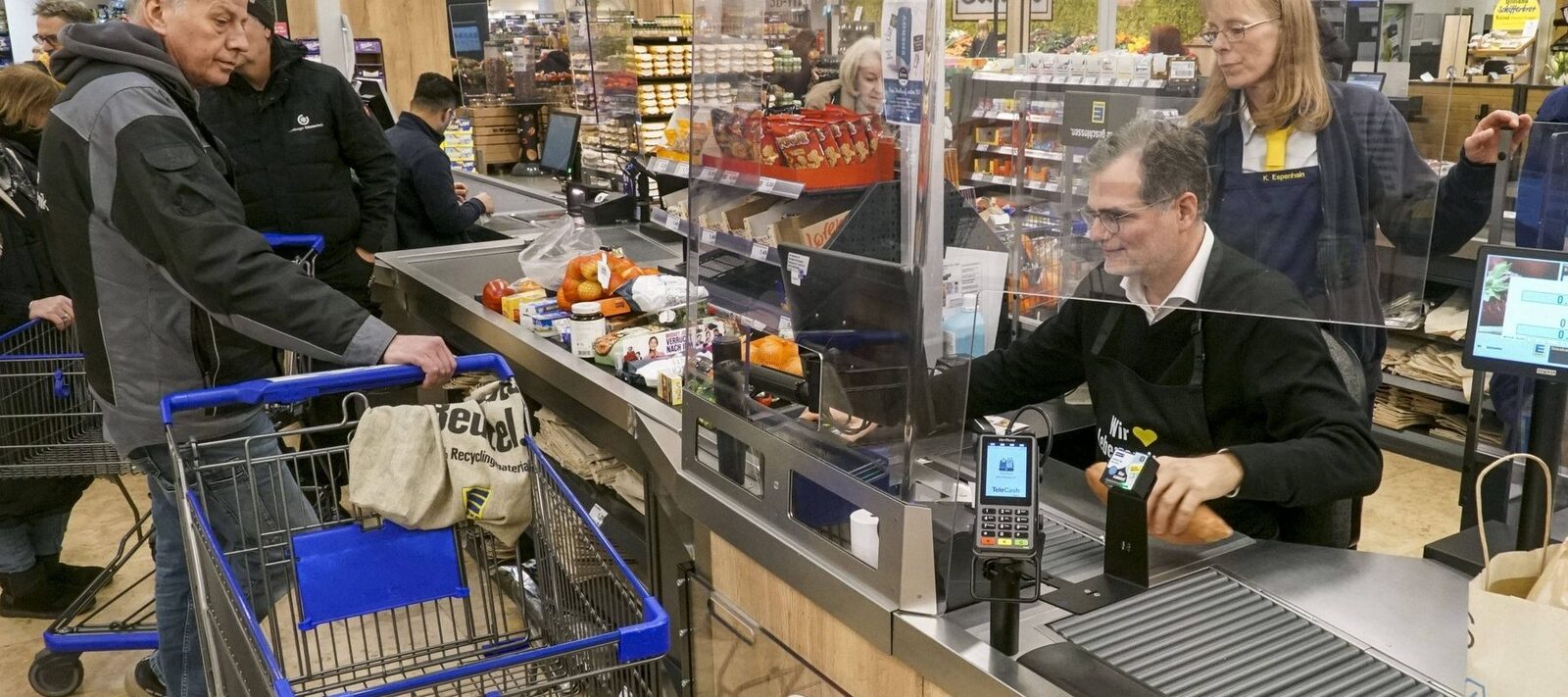 Alimentele se scumpesc: Prețuri record în ultimii trei ani