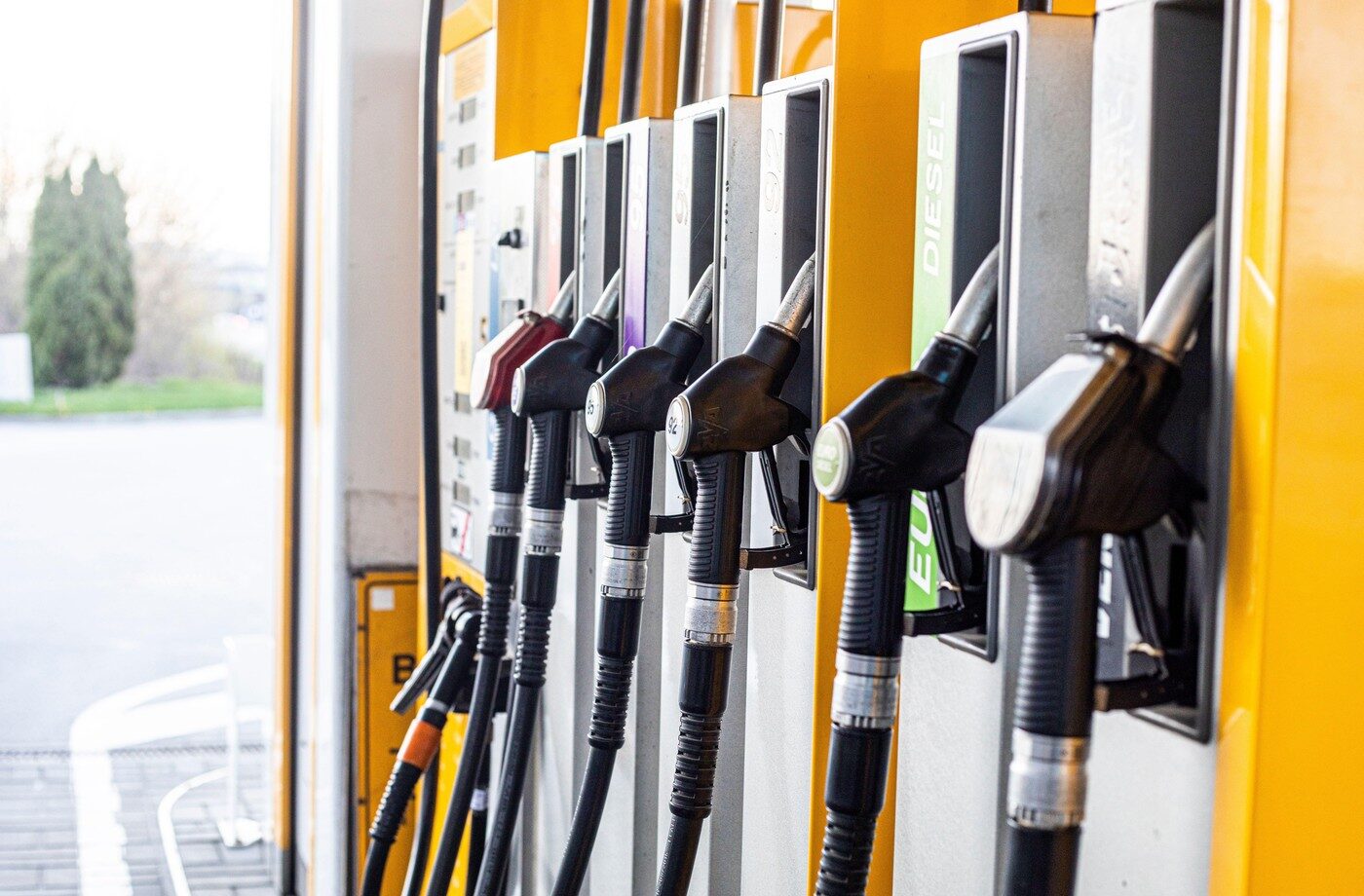 Carburanți mai ieftini: De ce nu toate stațiile au redus prețul