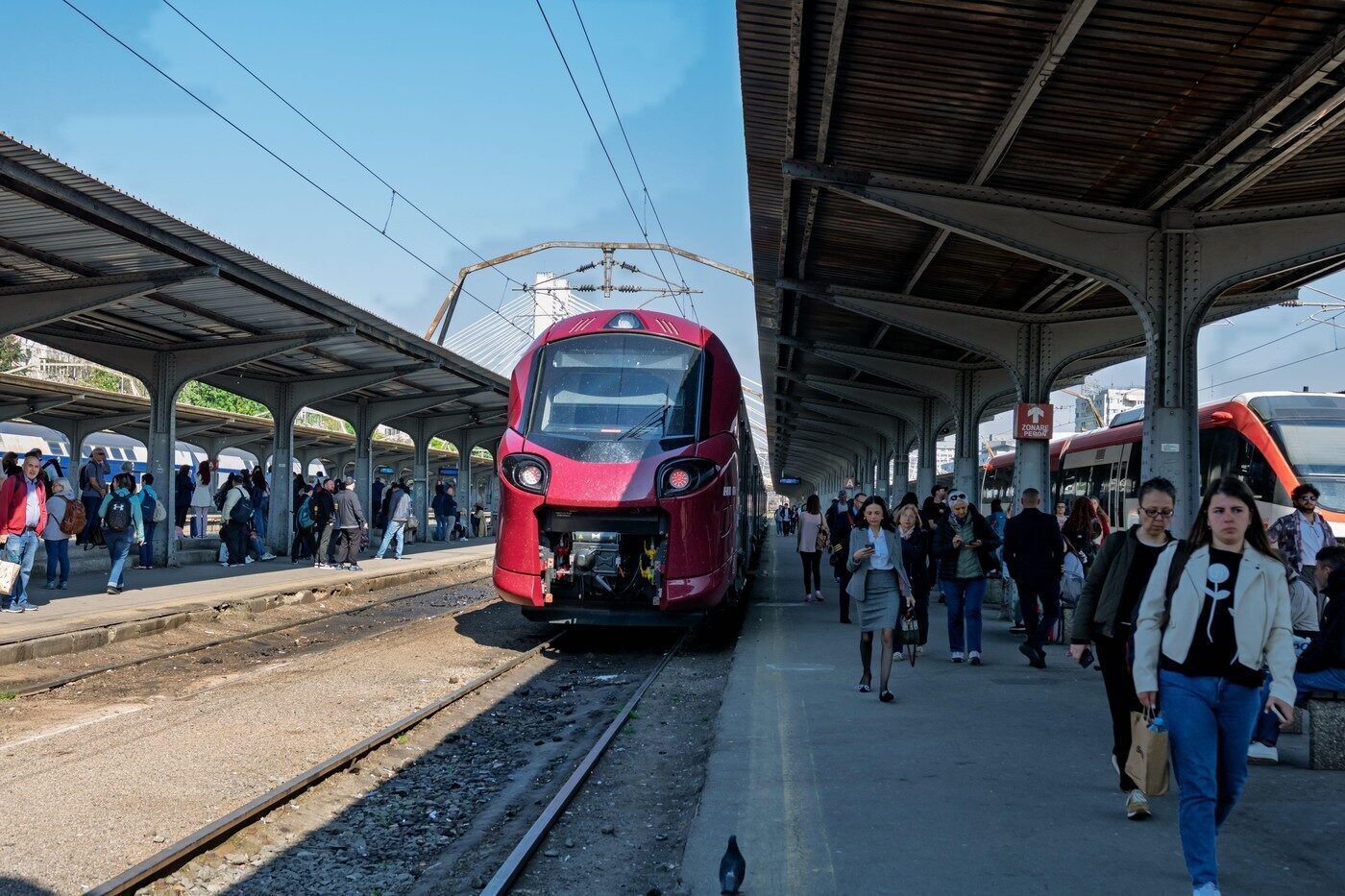CFR: Întârzieri publice, trenuri cu timp de recuperat