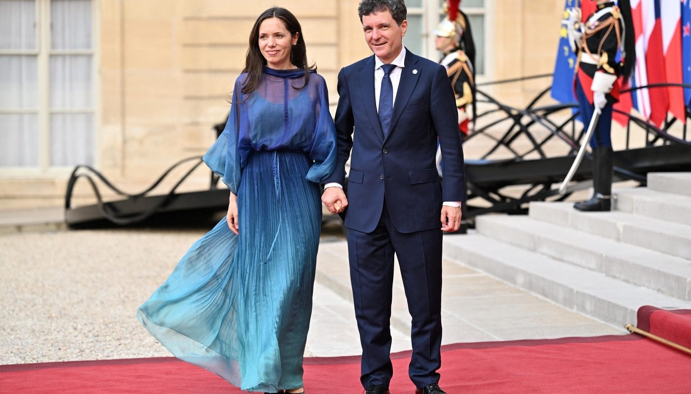 Mirabela Grădinaru, Nicușor Dan: Salarii lunare generoase