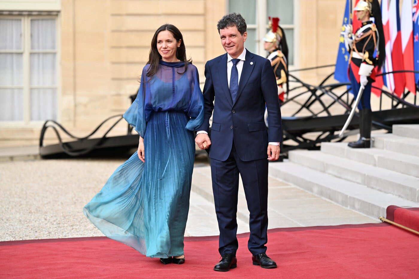 Mirabela Grădinaru, Nicușor Dan: Salarii lunare generoase