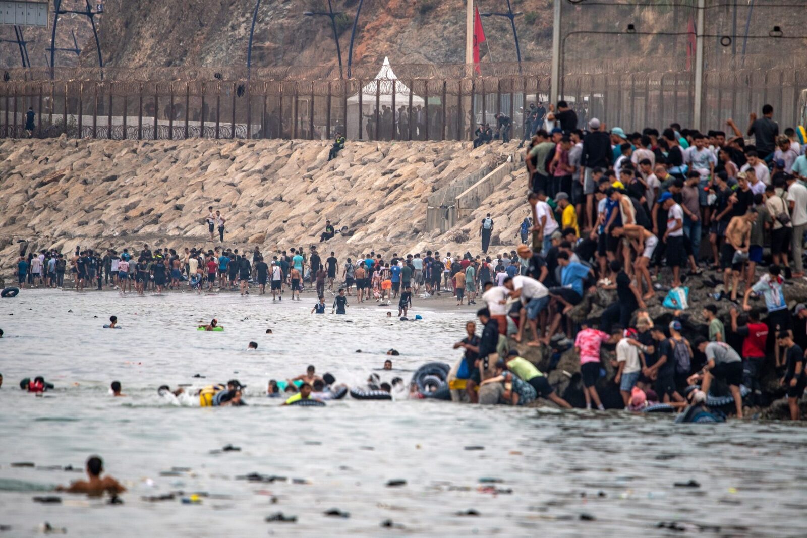 Ceuta și Melilla, noi valuri de migranți anunțate