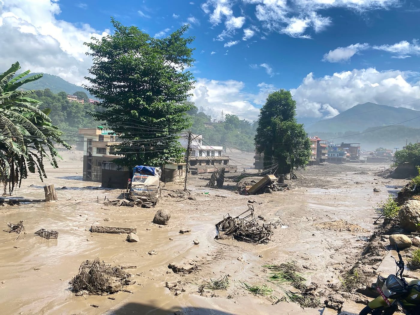 Nepal: Viitură catastrofală, 400 de turiști dispăruți