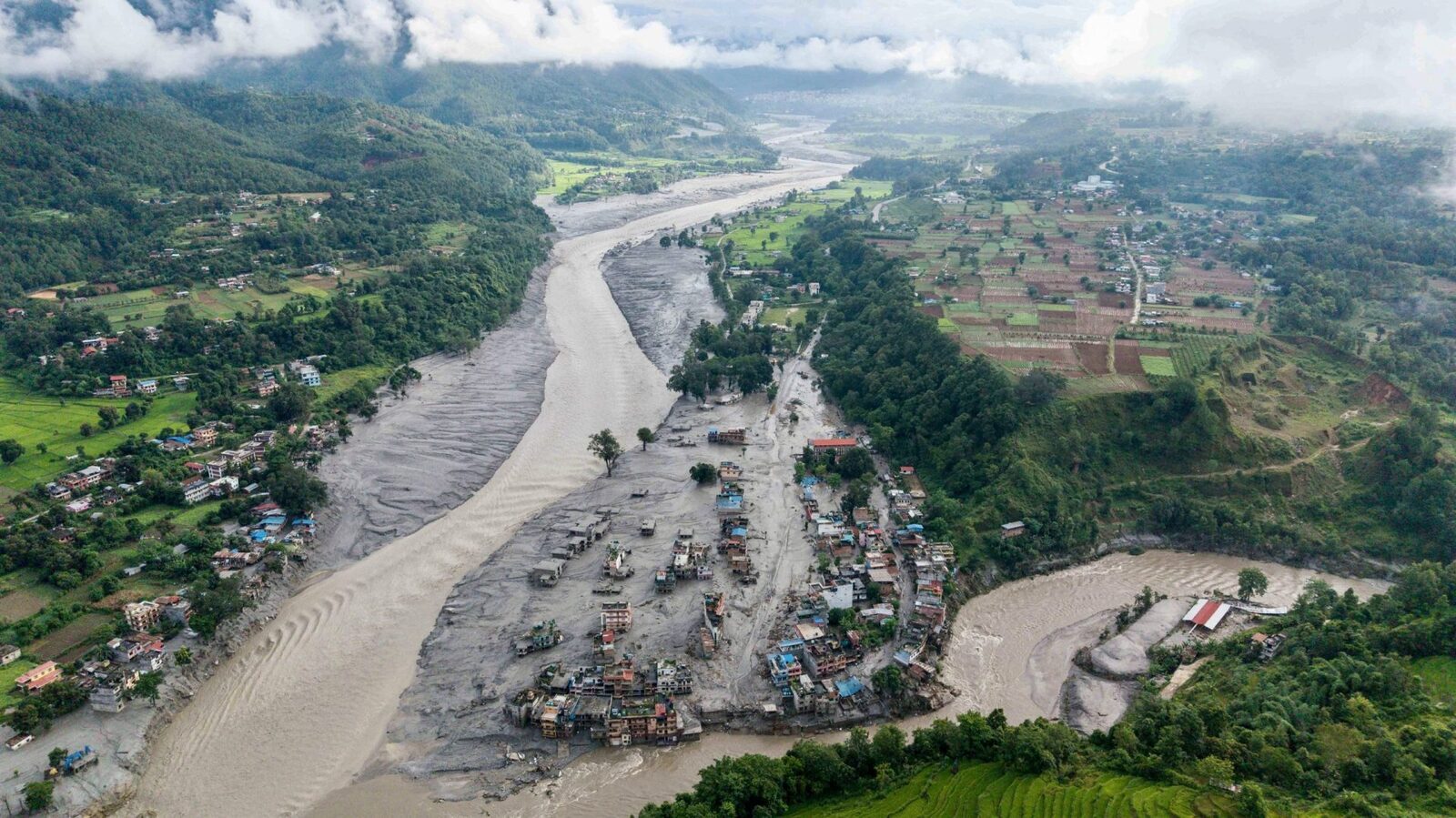 Dezastru Nepal-Tibet: Ghețar prăbușit, 165 morți, 1500 dispăruți