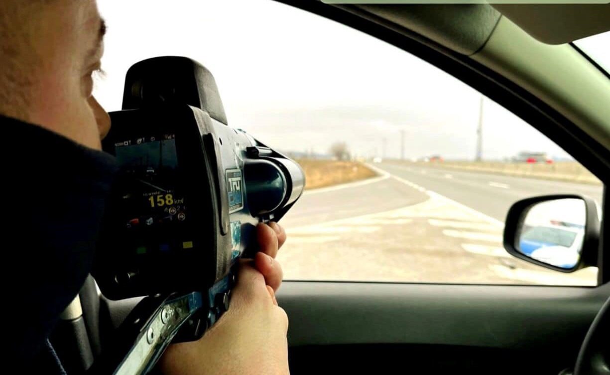 Radar pe E85: 172 km/h, urgență la spital, tatăl mușcat de câine