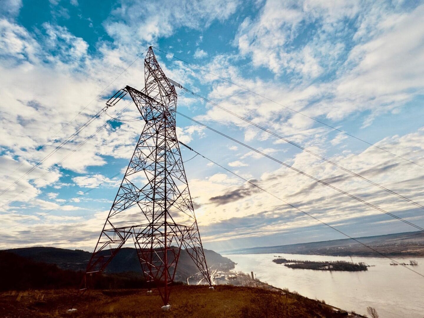 Guvernul dă undă verde la 372 de angajări la companii energetice de stat
