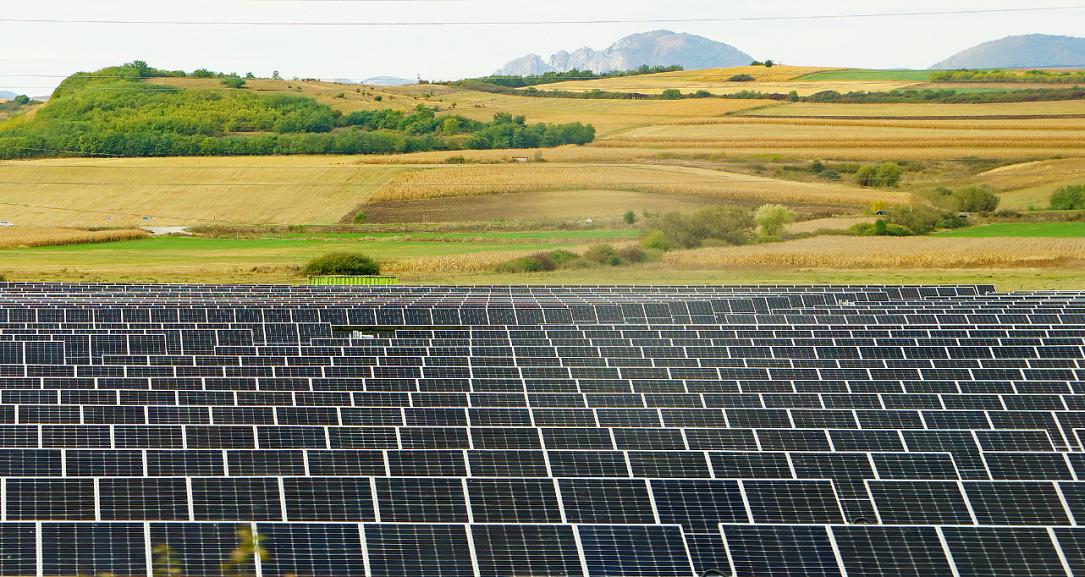 EBRD: 120 mil. € pentru parc fotovoltaic și baterii lângă Brașov