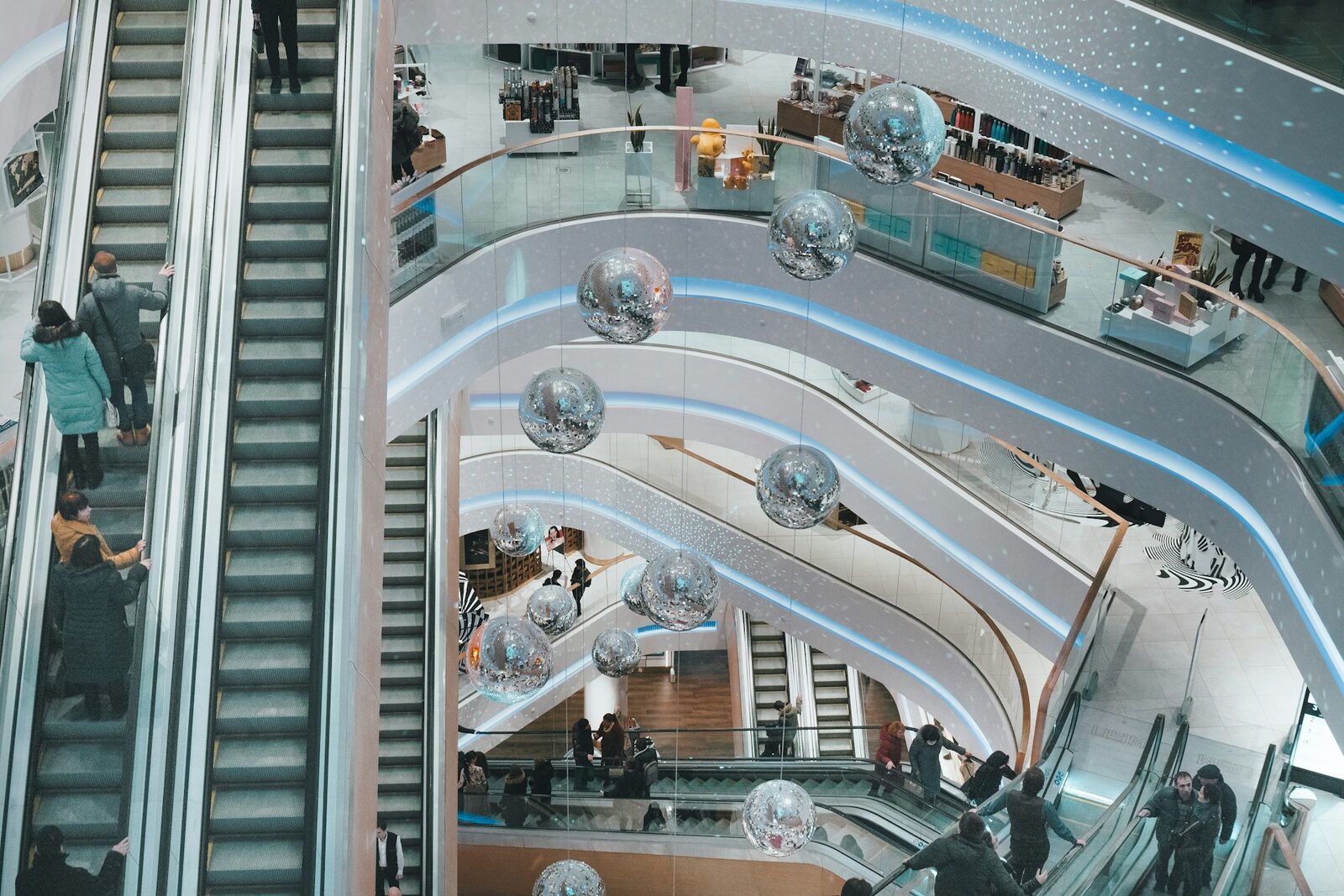 Colliers: Retailul frânează în 2026, dar 2027 promite