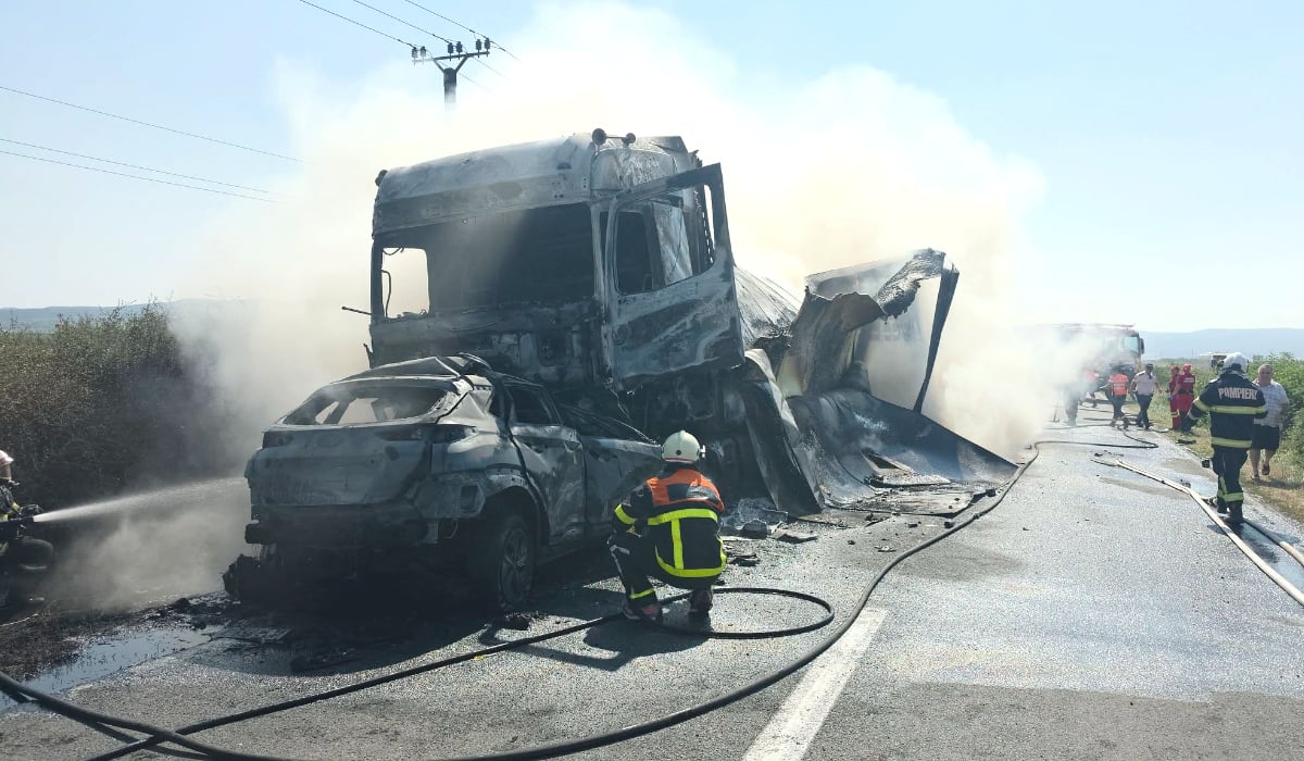 Șofer carbonizat după un violent accident între mașină și TIR