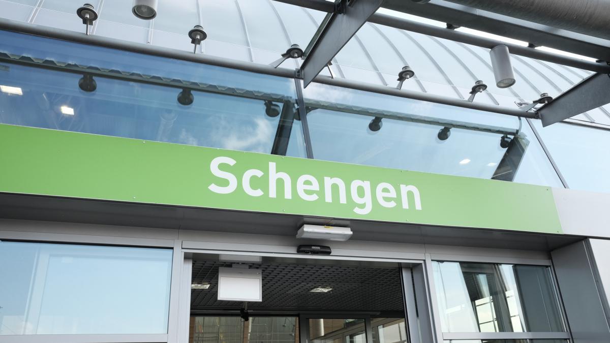 Schengen sub asediu: Spania dă ultimatum Italiei!