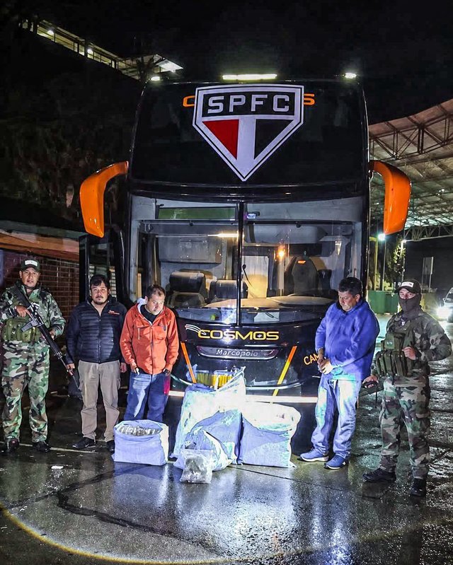 Autocarul São Paulo FC, prins cu aproape 100 kg de marijuana