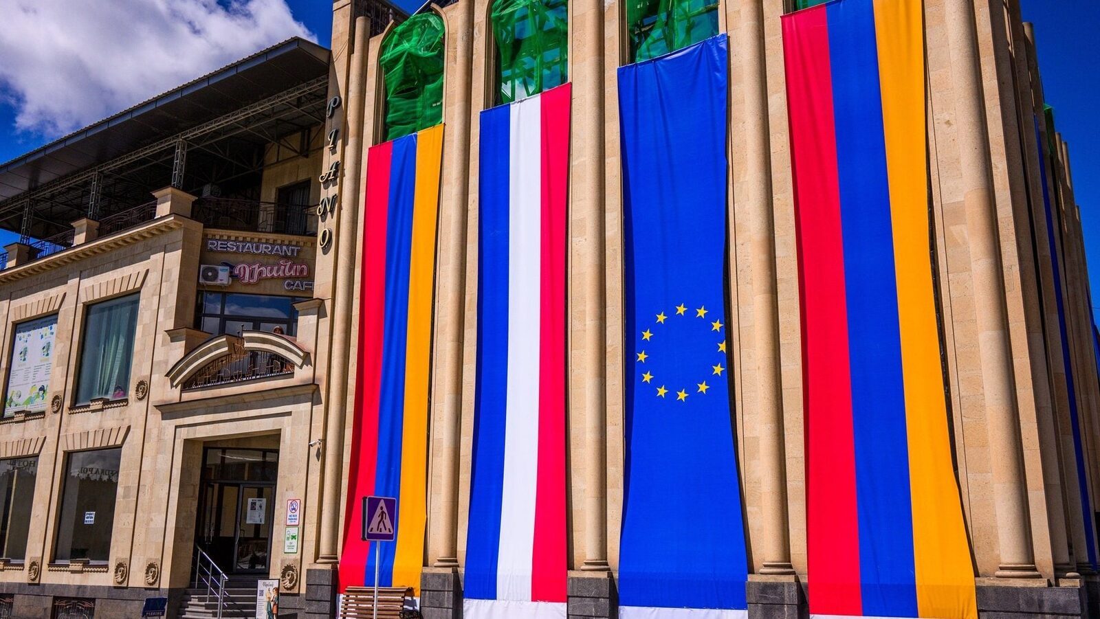 UE privește cu interes cererea Armeniei, care se distanțează de Rusia