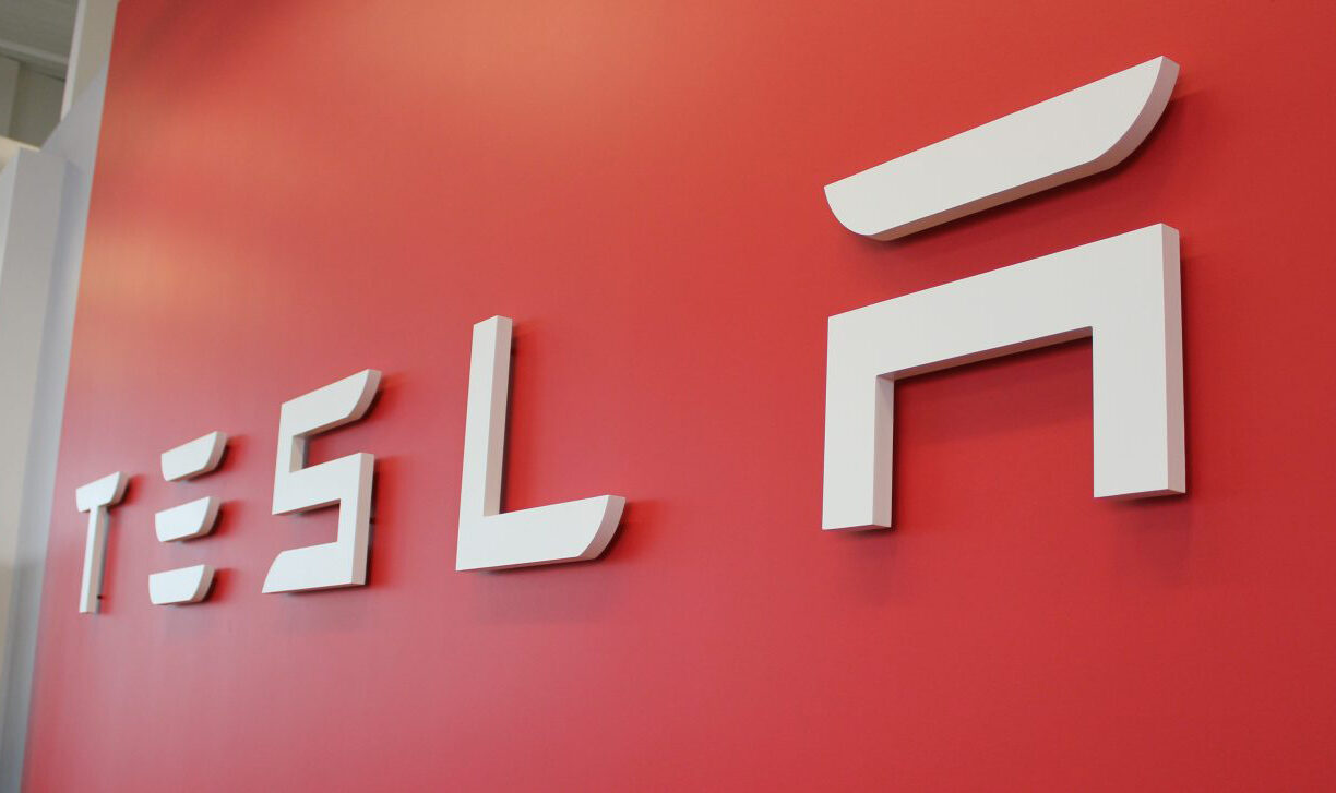 Tesla FSD v15 pentru mașini, Optimus la vânzare din 2027