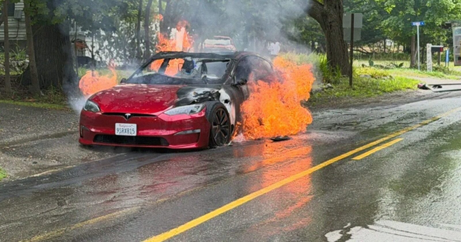 Tesla, în curtea pompierilor: Ce a urmat a uimit pe toată lumea