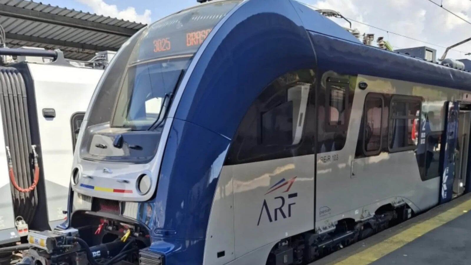 Trenul PESA a luat foc la prima cursă: Căldură, întârzieri