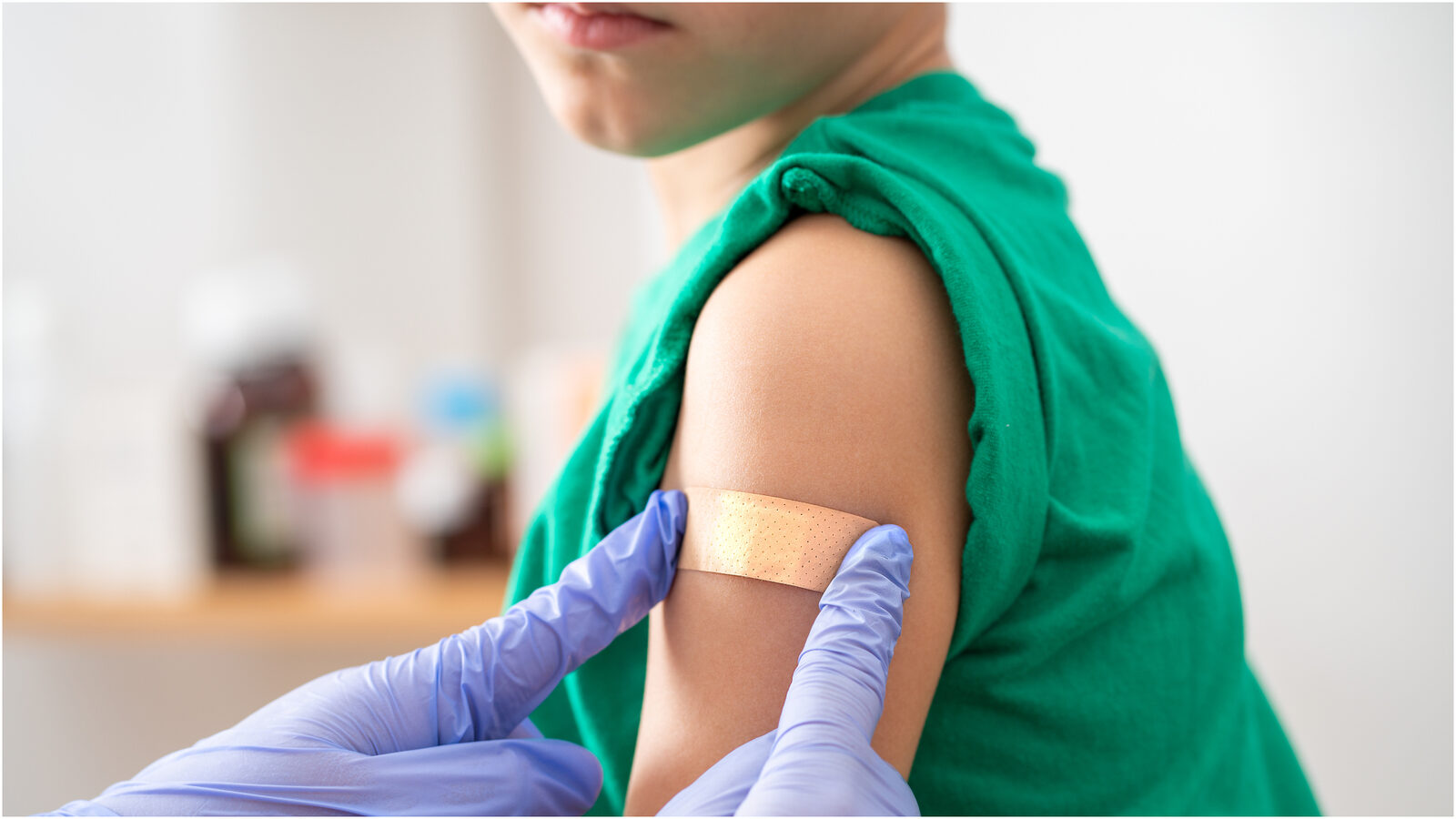 OMS desființează sfaturile lui Trump despre vaccinarea copiilor