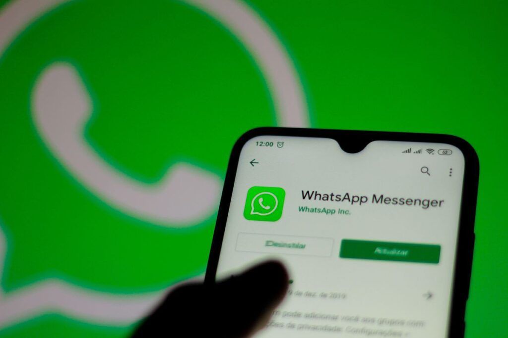 Atenție la WhatsApp: Hackerii îți golesc contul bancar