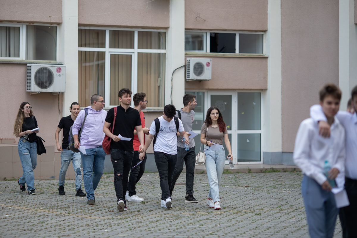 Bac 2027: Simularea începe pe 22 martie, cu româna