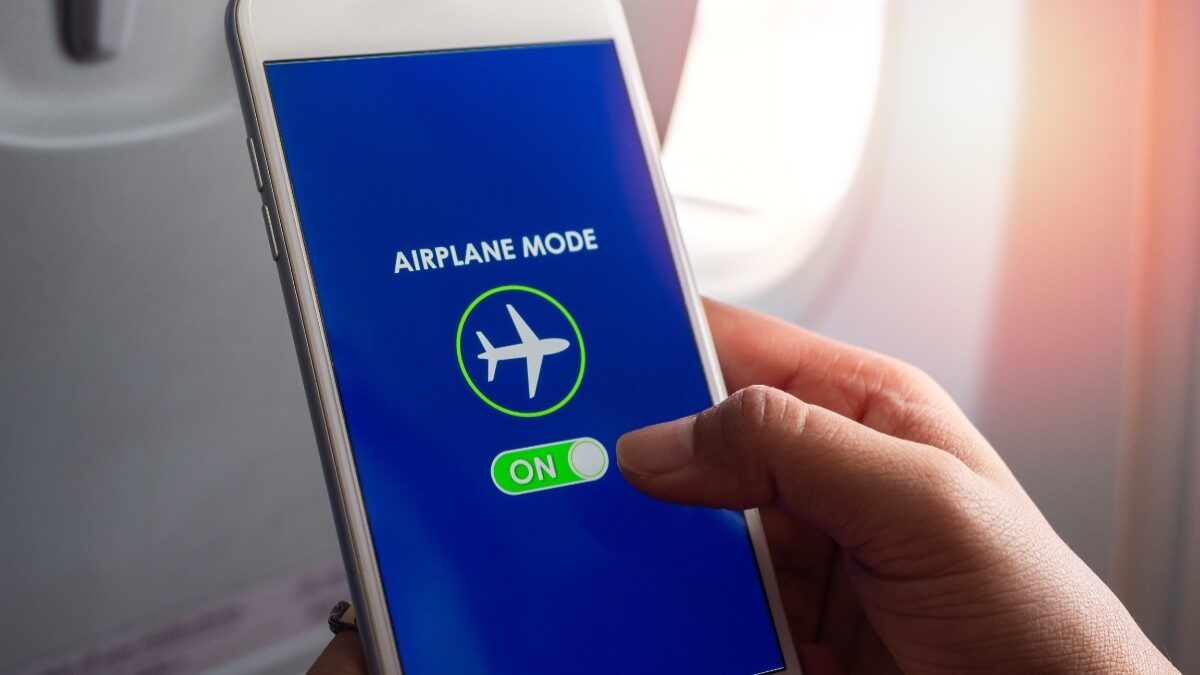 Modul avion: Pericol real pentru abonamentul tău, nu pentru avion