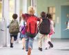 Constanța: Peste 100 de copii, la școală cu păduchi. 64.000 elevi verificați