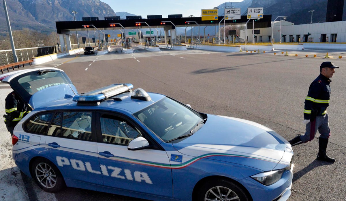 O femeie a plătit pe loc o amendă de aproape 600.000 de euro ca să plece din vamă cu geanta confiscată de polițiști