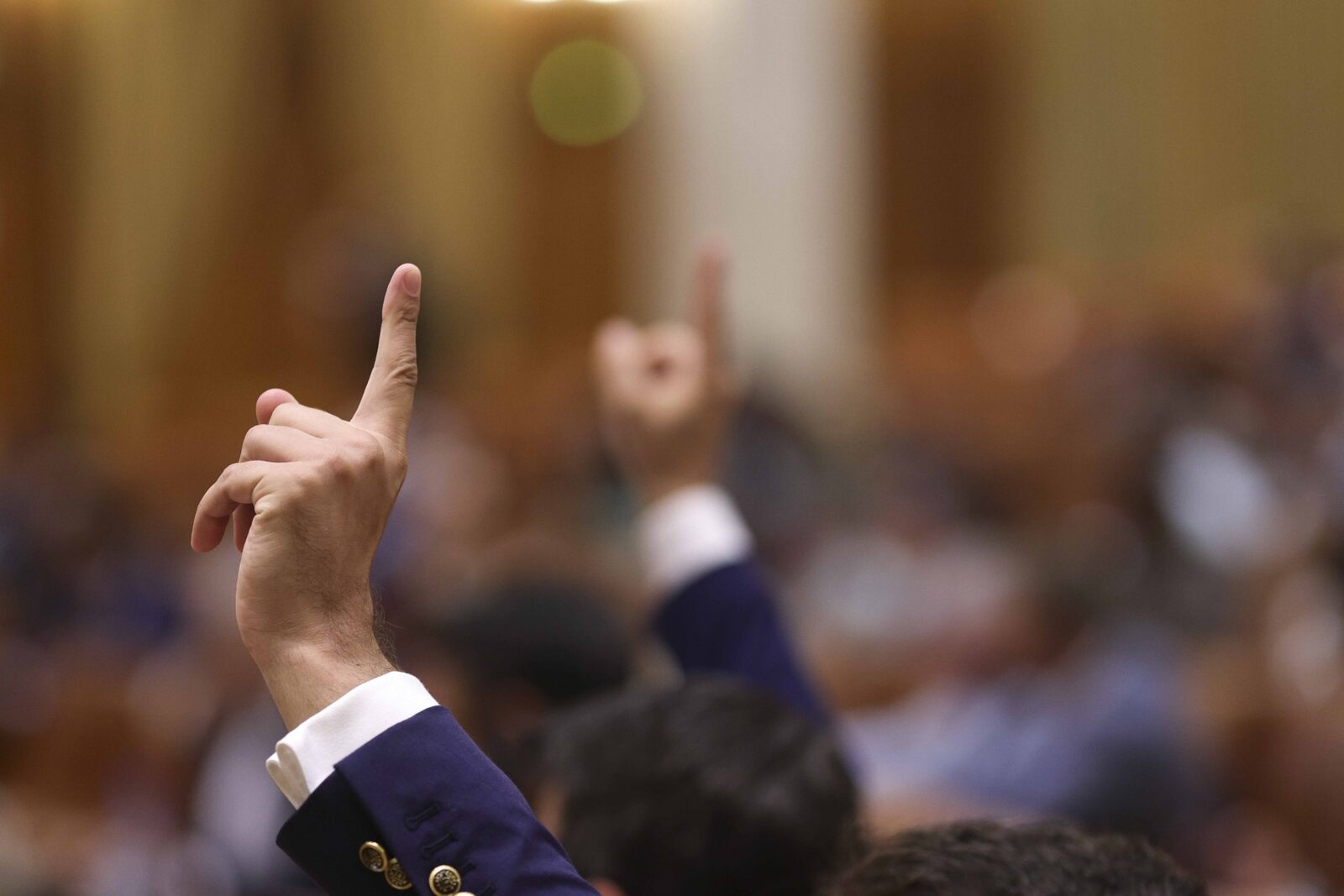 MUREȘAN depune azi la Parlament programul și miniștrii