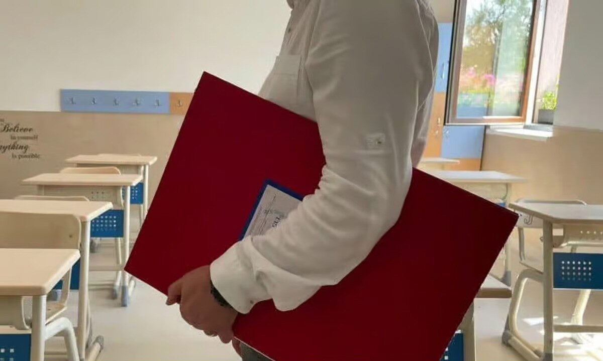 Profesorii vechi, 18 ore sau mai puține? Ce cadre didactice scapă